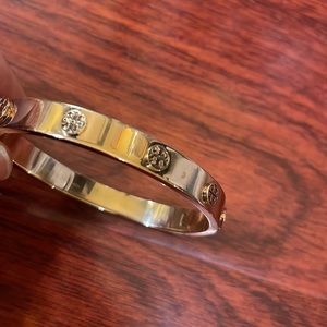 Tory Burch MILLER STUD HINGE BRACELET in Rose gold, size S, 5mm